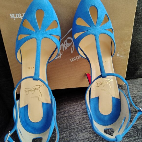 CHRISTIAN LOUBOUTIN Suede Cutout Accent T-Strap Pumps - Picture 4 of 16